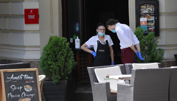 През последните дни в Румъния има покачване на заразените с COVID-19. В събота в Букурещ бяха регистрирани 906 нови случая През последните дни в Румъния има покачване на заразените с COVID-19. В събота в Букурещ бяха регистрирани 906 нови случая