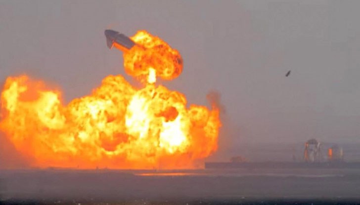 Прототипът на космическия кораб кацна успешно, но експлодира няколко минути по-късно