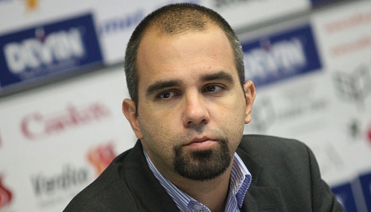 Нашата част от света се проваля. Провали се заради преувеличаването на опасността. Сега нито вирусът изчезва, нито хората получават спокоен и достоен живот. Затова е абсурдно да продължаваме с истерията