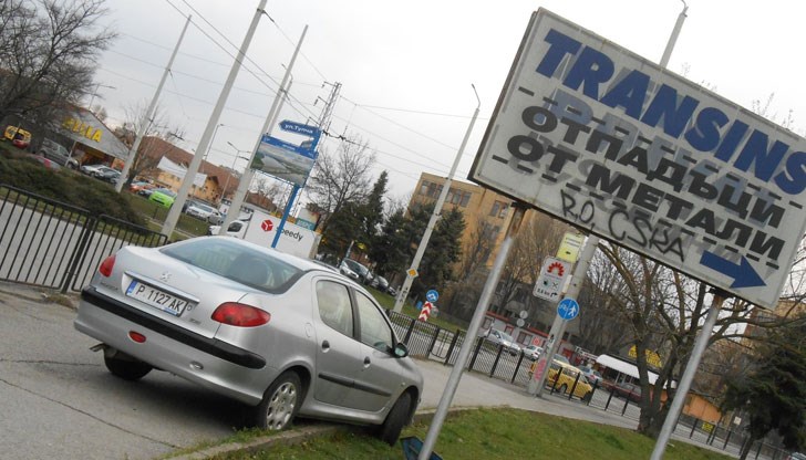 При инцидента има само материални щети