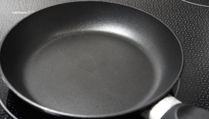 Съдържат се в изкуствената кожа, фото хартията, пестицидите, пяната за гасене на пожар, в боите и лаковете. Хората ги приемат с храната и най-вече при консумацията на месо, риба, мляко, яйца