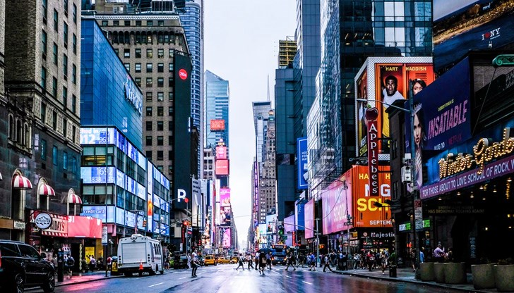 Мотивите за емиграция в САЩ са най-различни. По-добро заплащане и нещо, което нашенци наричат „уредена държава”, са сред водещи причини. По-висок стандарт на живот. Има и други емигранти – които търсят научна кариера или професионално развитие Мотивите за емиграция в САЩ са най-различни. По-добро заплащане и нещо, което нашенци наричат „уредена държава”, са сред водещи причини. По-висок стандарт на живот. Има и други емигранти – които търсят научна кариера или професионално развитие