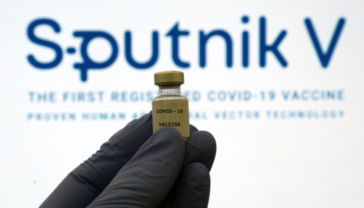 По-рано тази седмица Европейската агенция по лекарствата обаче официално препоръча на европейските страни да не прилагат "Спутник V", сравнявайки подобен ход с "руска рулетка"