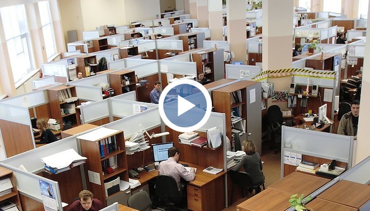 Според експерт по трудово право това, че човек работи от дома не означава, че режимът му трябва да бъде по-различен