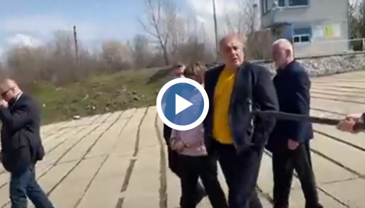 Вместо да се погрижи за българите в създадения здравен хаос, Борисов прави разходки из България, за които ние плащаме, разбира се