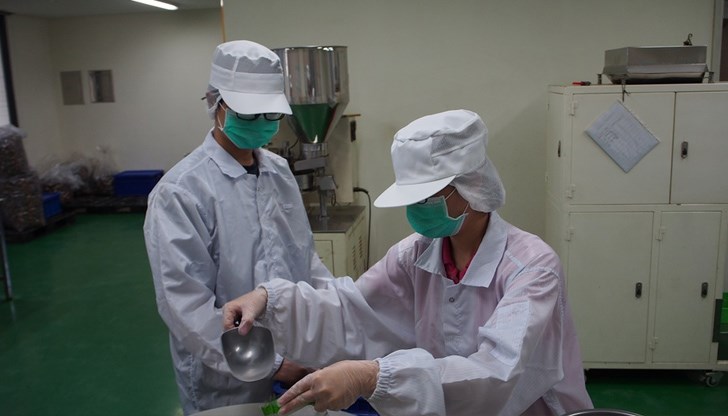 Опаковката освен това е водоразтворима Опаковката освен това е водоразтворима