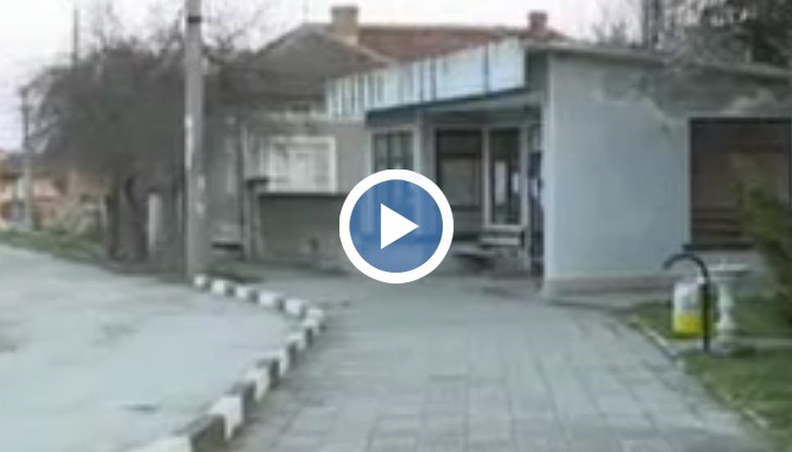 "Ние сме като затворници по селата. Молим се на хората с автомобили да ни закарат. Аз съм онкоболна, може ли да се живее така?!" разказва жена от село Острица