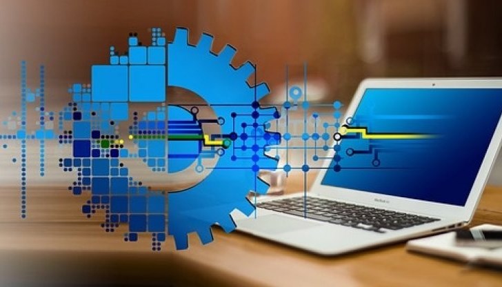 Един компютър и десетина човека ще правят това, което може да прави един компютър. Така че никой да не остане гладен Един компютър и десетина човека ще правят това, което може да прави един компютър. Така че никой да не остане гладен