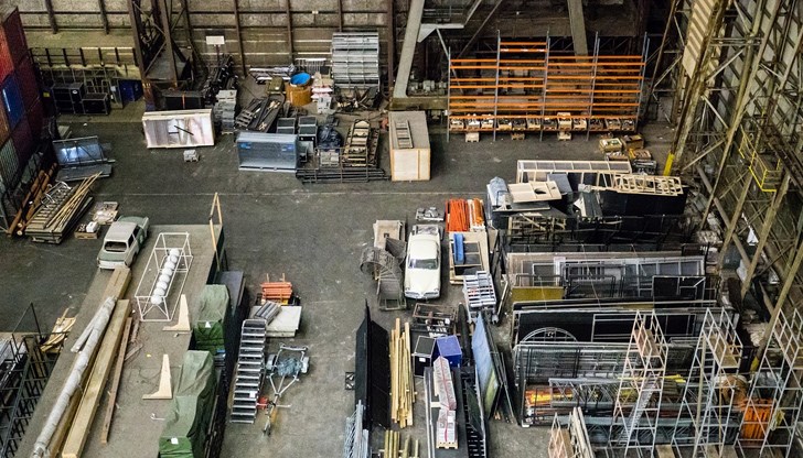 Откраднати са къртач, перфоратор, два ъглошлайфа, нивелир и други, на обща стойност около 2500 лева