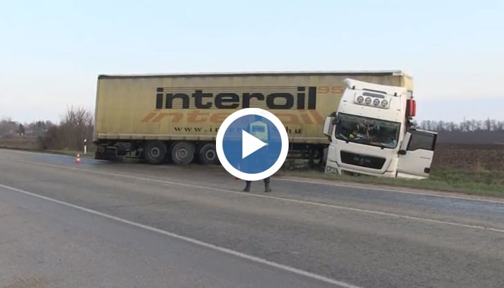 Поледицата завъртя два румънски тира