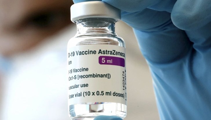 Европейският регулатор не съобщава причината за промяна на името, но това се случва на фона на редица съобщения през последния месец от различни държави за усложнения при хора, получили ваксината на „АстраЗенека“