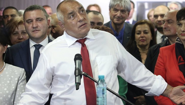 Основната му грижа всъщност е да не сменят главния прокурор. Той е там да му пази гърба. Защото има за какво да го подгони един независим главен прокурор Основната му грижа всъщност е да не сменят главния прокурор. Той е там да му пази гърба. Защото има за какво да го подгони един независим главен прокурор