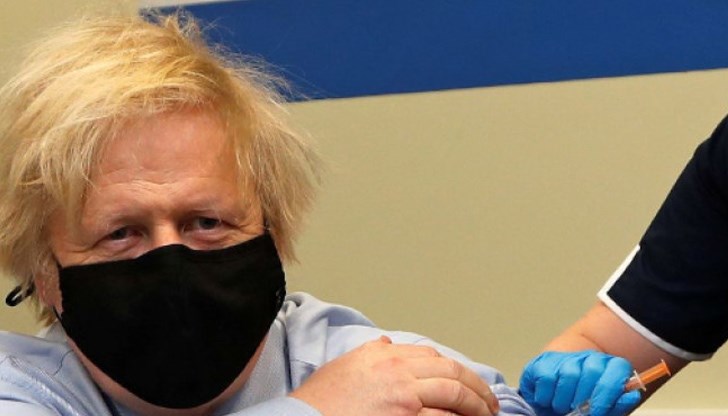 Борис Джонсън бе ваксиниран в деня, когато европейските държави подновиха използването на ваксината на "АстраЗенека"