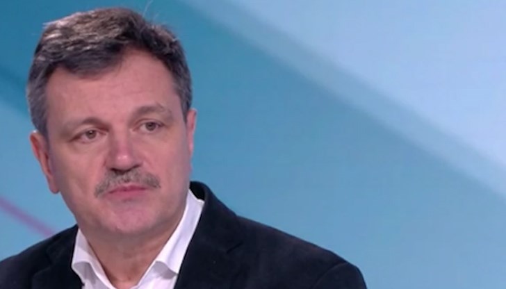 "По медико-регулаторни въпроси ("пускане" и "спиране"), трябва да се доверяваме на организации чиято отговорност е тази дейност", отбеляза д-р Симидчиев "По медико-регулаторни въпроси ("пускане" и "спиране"), трябва да се доверяваме на организации чиято отговорност е тази дейност", отбеляза д-р Симидчиев