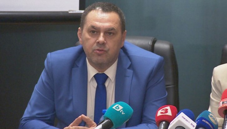 Кариерата на полицейския началник бележи възходи и падения, припомнят негови колеги, като твърдят, че е бил пращан да служи като районен инспектор в Пазарджик, а така също отстраняван и връщан от съда Кариерата на полицейския началник бележи възходи и падения, припомнят негови колеги, като твърдят, че е бил пращан да служи като районен инспектор в Пазарджик, а така също отстраняван и връщан от съда