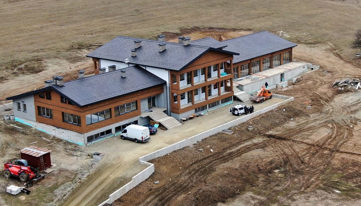 Незаконният строеж на Румен Гайтански-Вълка край язовир "Искър" продължава