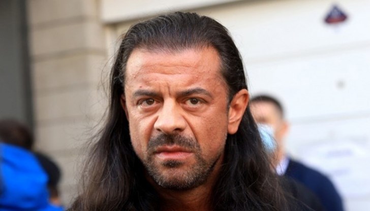 Или отваряте всички бизнеси без ограничения или затваряте всички!