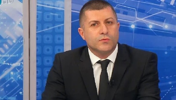 По думите на бащата, синът му е нямало да почине, ако не бил приет за лечение в болница, която той определи като „мъртвилница"