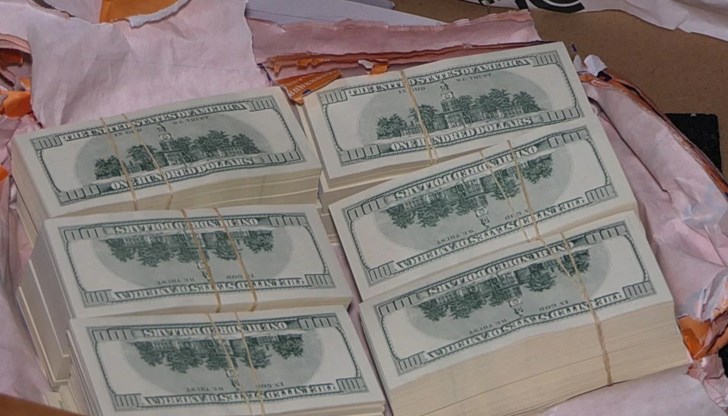 Всъщност мъжът се оказа служител на фирма, наела склад на територията на университета и носеща същото име – „ВТУ Каблешков ЕООД“. Това беше съобщено междувременно и от ректора на самото учебно заведение Даниела Тодорова, която изпрати официално опровержение до медиите