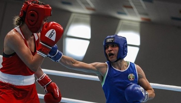 При девойките домакините от „Русе” грабнаха отборния трофей. На второ място завърши БВС, а трети е Локомотив Русе