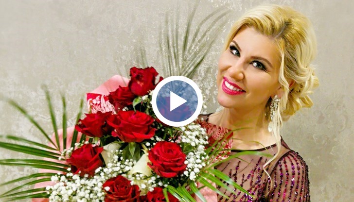 Русенката е не само красива, но и умна. Владее 5 езика, завършила е АГ "Гео Милев" в града