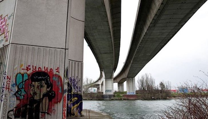 Според прокуратурата тийнейджърите - момче и момиче, и двамата 15-годишни, стоят зад бруталното убийство