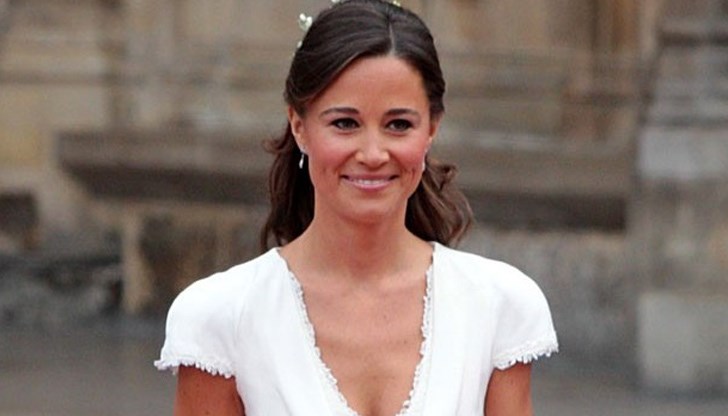 Кръстиха бебето Грейс Елизабет Джейн Кръстиха бебето Грейс Елизабет Джейн