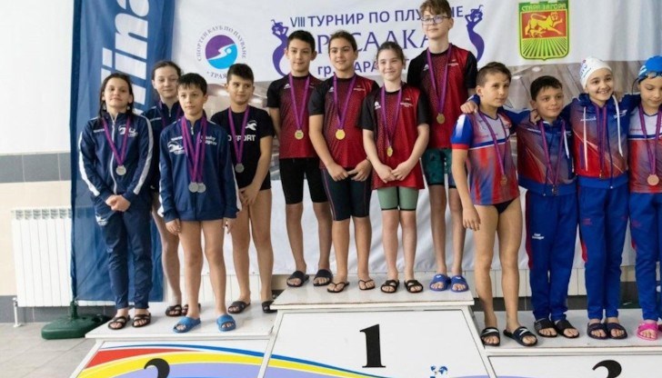 Русенските „златни рибки“ завоюваха 3 златни, 7 сребърни и 7 бронзови медала в първото си за годината състезание от спортния календар