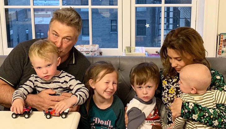 Това е 7-то дете на холивудския актьор, който има 25-годишна дъщеря, Айрланд