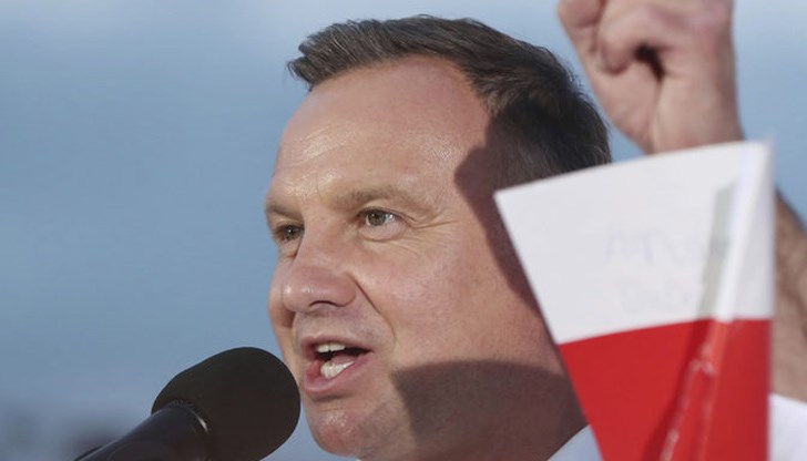 Якуб Жулчик, сценарист на популярни сериали, е обидил полския президент в социалните мрежи Якуб Жулчик, сценарист на популярни сериали, е обидил полския президент в социалните мрежи