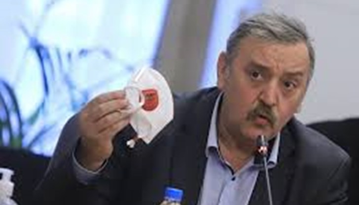 "С покачването на броя на случаите е прави впечатление, че засягането до 19 годишна възраст е много по-голямо", коментира проф. Кантарджиев