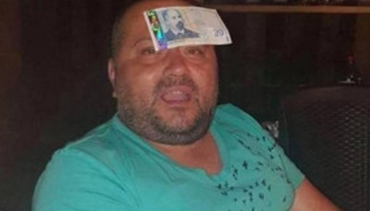 Григор Чолаков, известен още като Dj Funky, встъпи в длъжност този понеделник. И се похвали за това в социалната мрежа Фейсбук