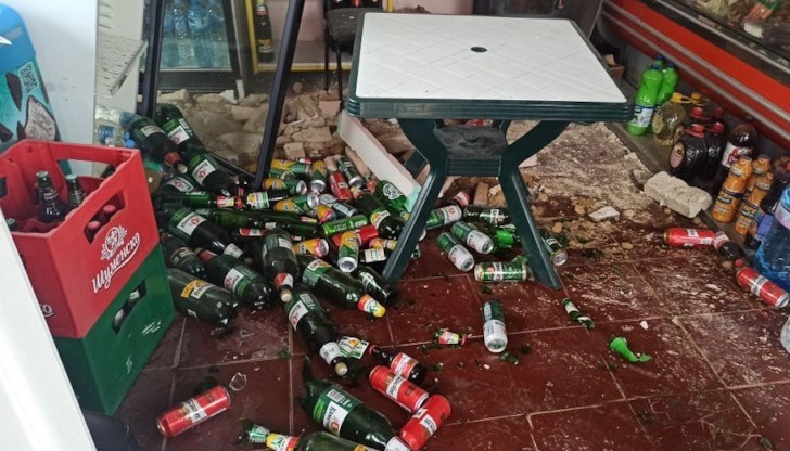 С потрошени стъкла осъмна хранителният магазин пред кметството в шуменското село Върбяне