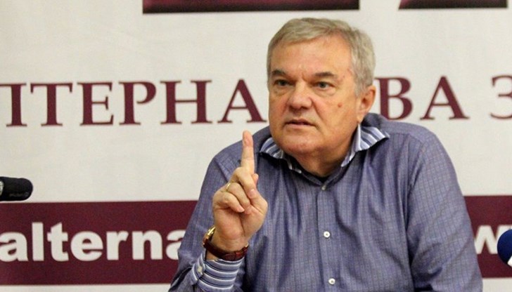 Това, което се случва, минава границите на абсурда