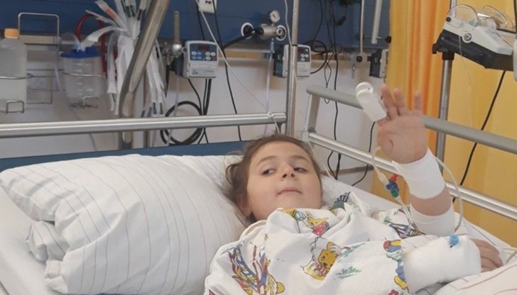 Детето е оперирано, но се нуждае от средства за ортези за коляното му и други необходими средства за лечението