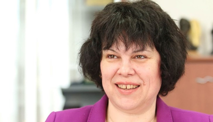 "Много закони погазихте, но цената на властта не може да оправдае опитите ви да направите училището част от предизборната ви реклама", възмущават се директорите от Таня Михайлова