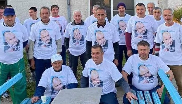 Няколко въпроса възникват тук, но най-основния е - тези хора крепостни селяни ли са и защо никой от тях не е реагирал? И как така - "накарали ги" в демократична България !? Няколко въпроса възникват тук, но най-основния е - тези хора крепостни селяни ли са и защо никой от тях не е реагирал? И как така - "накарали ги" в демократична България !?