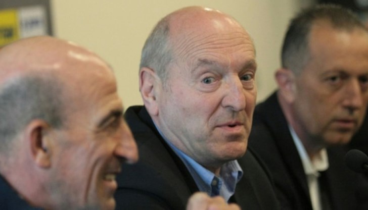 Първа лига остава с 14 отбора Първа лига остава с 14 отбора