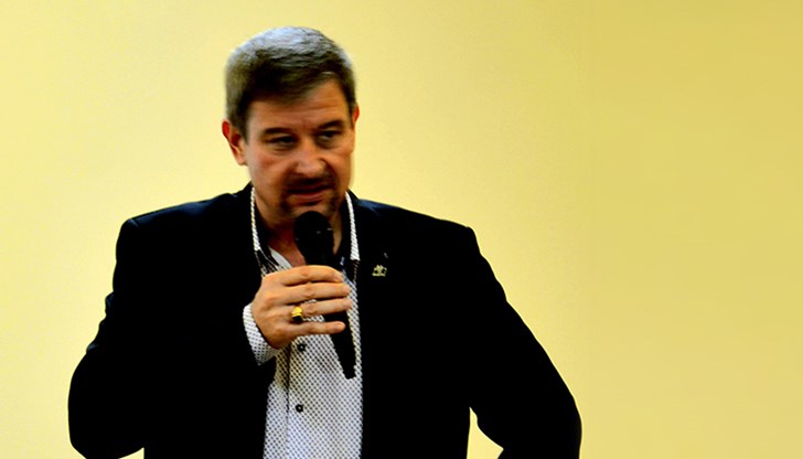 Да се отмени външното оценяване за 4 клас, а преподавателите да имат допълнителен годишен отпуск от 10 дни