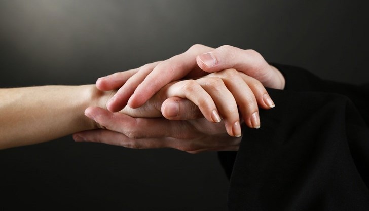 Първо ти прощаваш на този, който те е наскърбил, и едва тогава молиш него и той да стори същото Първо ти прощаваш на този, който те е наскърбил, и едва тогава молиш него и той да стори същото