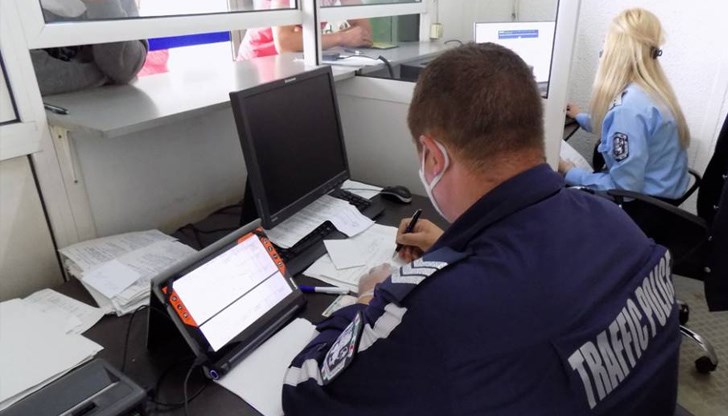 Съдът единодушно обяви за противоконституционно временното отнемане на книжката и спирането на колата от движение заради неплатени глоби