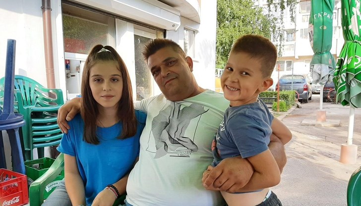 Светлозар Дончев е самотен баща на две деца