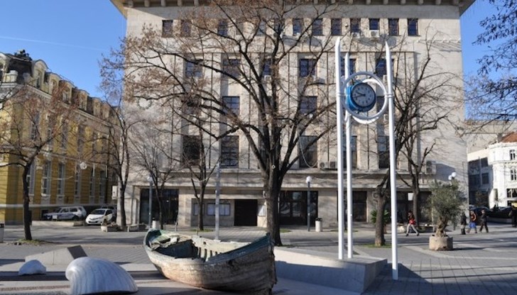 Носенето на маски става задължително навън Носенето на маски става задължително навън