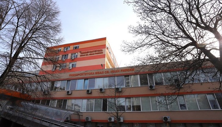 У нас всяка институция пречи на хората да са отговорни и към себе си, и към другите, когато уверения, обещания, статистики и прогнози стигнат до реалността. В случая - до фургона с ваксини