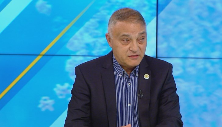 Проф. Добрин Свинаров уточни, че има много тънкости при изследването за КОВИД-19 - от начина на пробовземане, до наличната техника Проф. Добрин Свинаров уточни, че има много тънкости при изследването за КОВИД-19 - от начина на пробовземане, до наличната техника