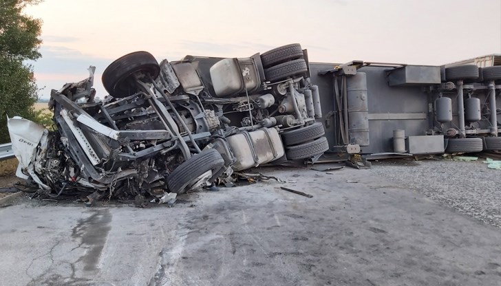 Шофьорът е настанен за лечение в болница Шофьорът е настанен за лечение в болница