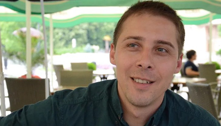 Ние тръгваме на това шествие с усмивка, с добра воля и без конфронтация, обясни ръководителят на танцовата школа