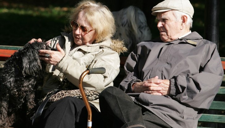 Втората пенсията на бъдещите пенсионери ще се определя на база: средствата в индивидуалната партида, натрупани към датата на определянето й, в зависимост от направените вноски, и другите постъпили средства, доходите от тяхното инвестиране и от събраните такси и удръжки Втората пенсията на бъдещите пенсионери ще се определя на база: средствата в индивидуалната партида, натрупани към датата на определянето й, в зависимост от направените вноски, и другите постъпили средства, доходите от тяхното инвестиране и от събраните такси и удръжки