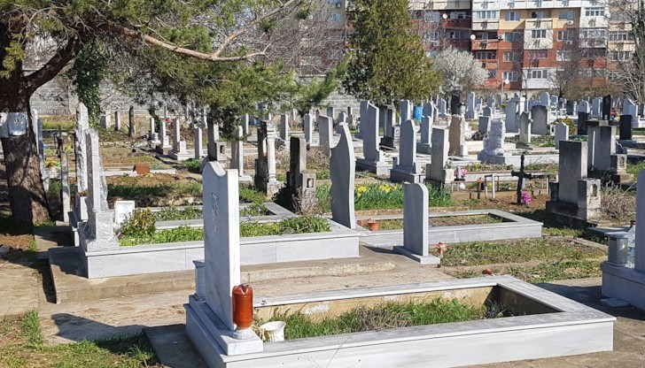 Най-деформираните алеи в гробищните паркове ще бъдат включени в графика за асфалтиране