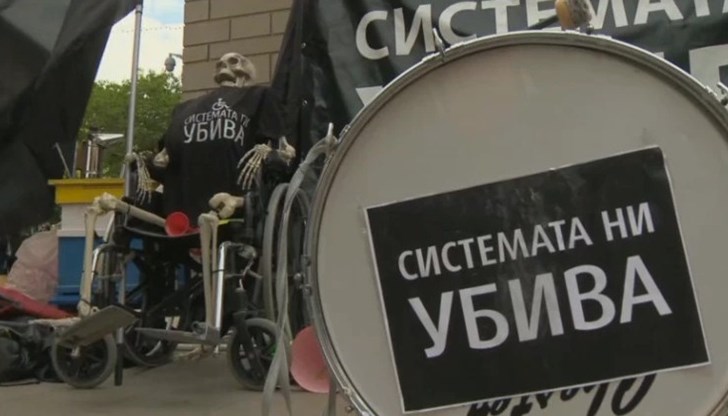 Родителите да заведат внуците му в мола